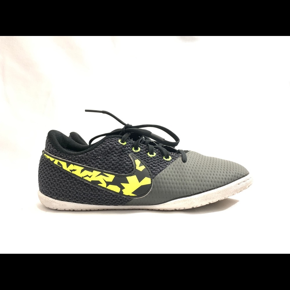 Nike - mercurial - size 5Y
